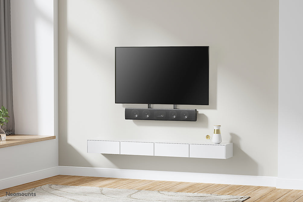 Neomounts AWL29-750BL1 universellt fäste för videobar/soundbar/högtalare, djupjusterbart (0-4,2 cm) - Svart