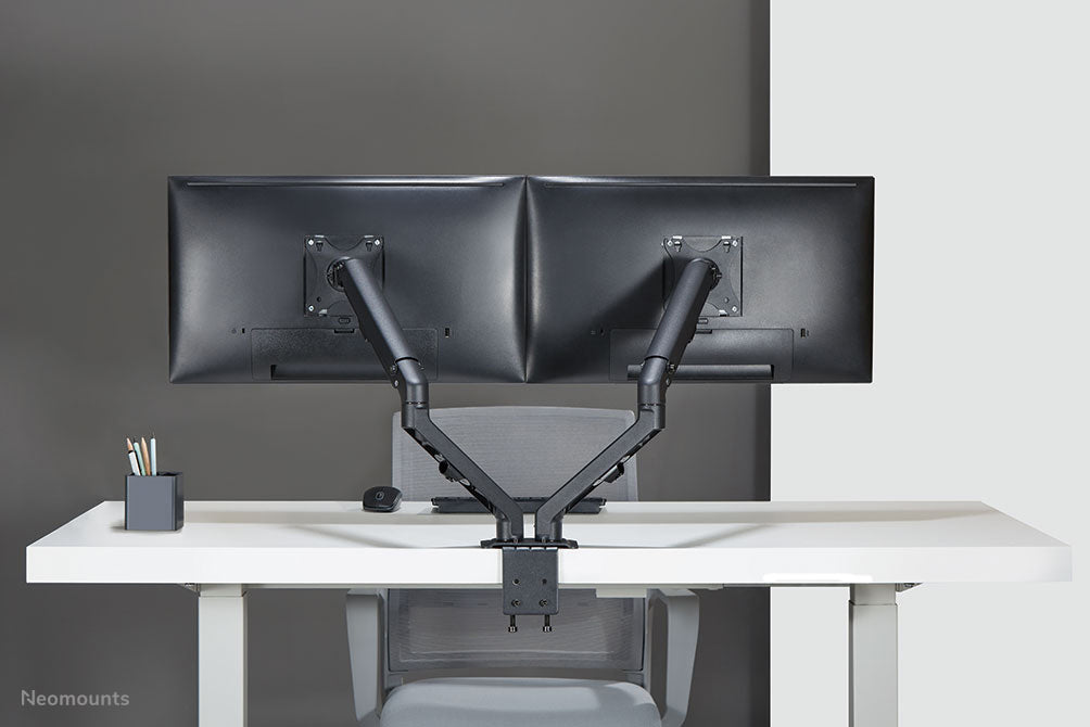Neomounts FPMA-D650D svart är ett full motion-bordfäste för skärmar upp till 27 tum (69 cm).