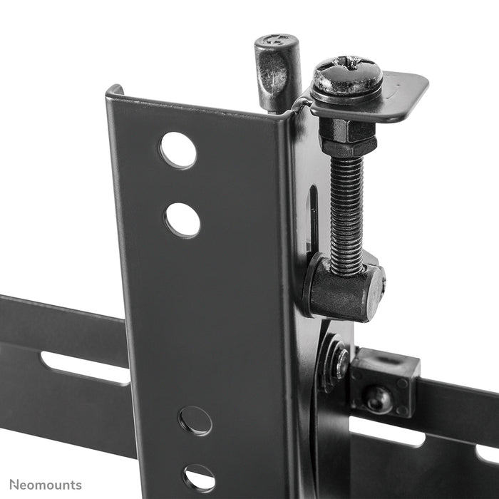 Neomounts LED-VW500black är ett platt väggfäste för videoväggar för skärmar upp till 75 tum (191 cm).