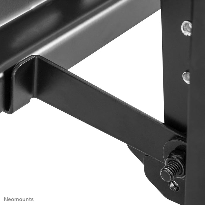 Neomounts LED-VW500black är ett platt väggfäste för videoväggar för skärmar upp till 75 tum (191 cm).