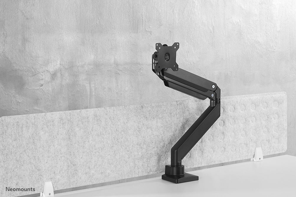 Neomounts NM-D775 svartPLUS är ett gasfjädrat skrivbordsstöd för böjda skärmar upp till 49 tum (124 cm) - Svart