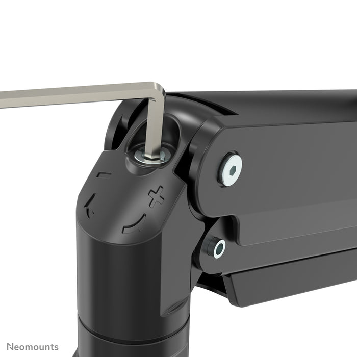 Neomounts NM-D775DX3 svart är ett gasfjädrat skrivbordsstöd med tvärstång och handtag för platta skärmar upp till 27 tum (68,6 cm).