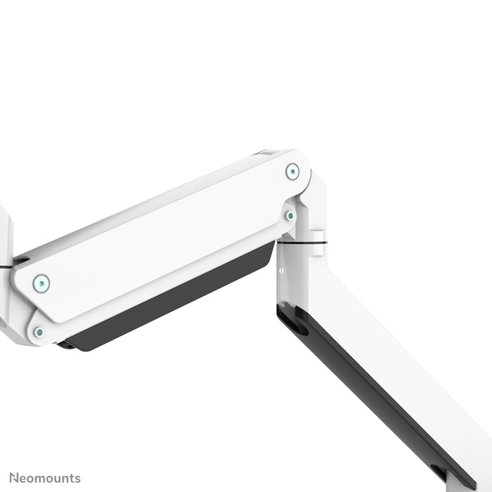 Neomounts NM-D775DX3 vit är ett gasfjädrat skrivbordsstöd med tvärstång och handtag för platta skärmar upp till 27 tum (68,6 cm).