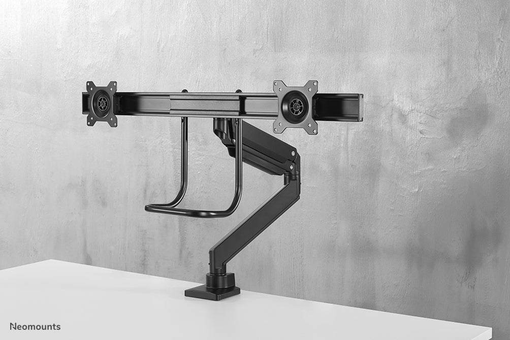 Neomounts NM-D775DX svart är ett gasfjädrat skrivbordsfäste med tvärstång och handtag för platta skärmar upp till 32 tum (81 cm).
