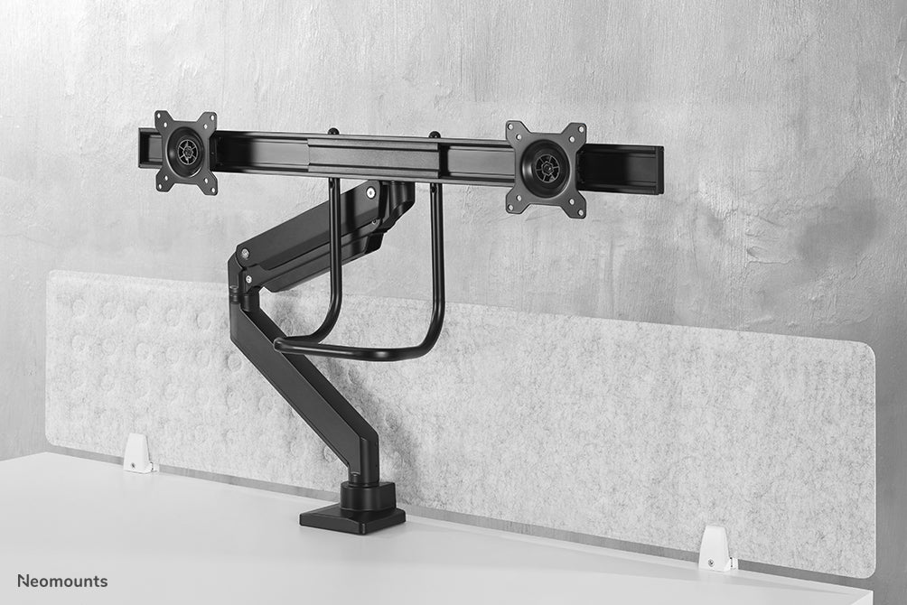 Neomounts NM-D775DX svart är ett gasfjädrat skrivbordsfäste med tvärstång och handtag för platta skärmar upp till 32 tum (81 cm).