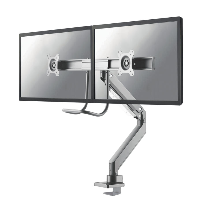 Neomounts NM-D775DX silver är ett gasfjädrat skrivbordsstöd med tvärstång och handtag för platta skärmar upp till 32 tum (81 cm).