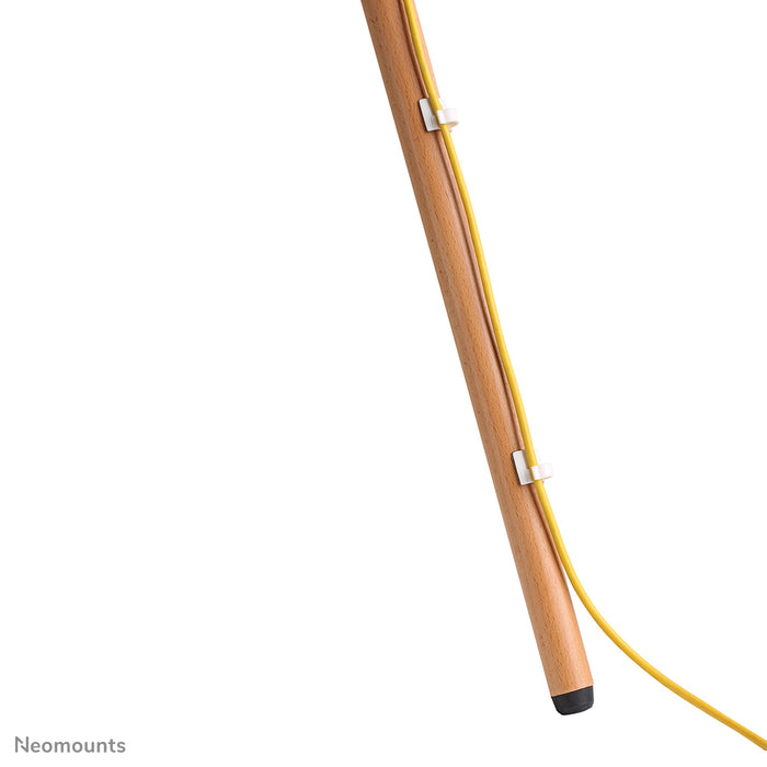 Neomounts NM-M1000 vit är ett möbelstativ för platta skärmar upp till 70 tum (178 cm).