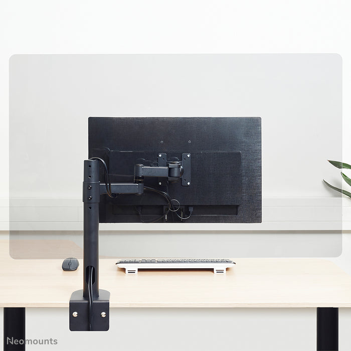 Neomounts NS-PLXPROTECT1 är en transparent skärm för 1 platt skärm och erbjuder avståndsskydd på arbetsplatsen. Transparent akryl, 100 % återvinningsbar | PLXPROTECT är registrerat som EU-designpatent |