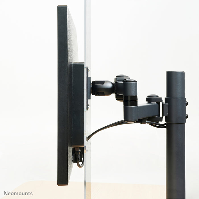 Neomounts NS-PLXPROTECT1 är en transparent skärm för 1 platt skärm och erbjuder avståndsskydd på arbetsplatsen. Transparent akryl, 100 % återvinningsbar | PLXPROTECT är registrerat som EU-designpatent |