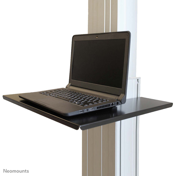 Neomounts AV-fäste PLASMA-M2500LAPSHELF är ett universellt fäste för att placera AV-utrustning på en 2500-serie.